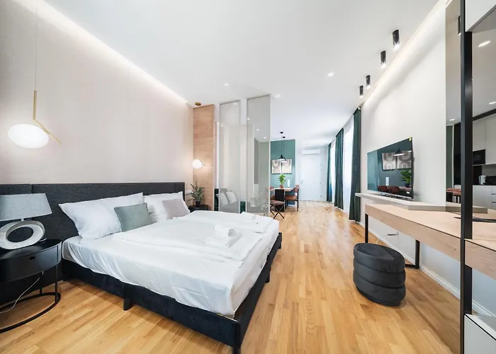 Zeus Design West Апартаменты